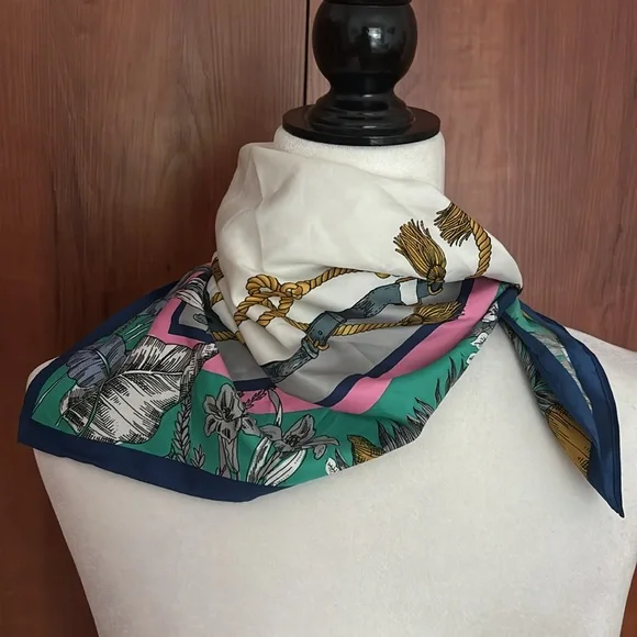 H&M Patterned Scarf - Picture 7 of 9